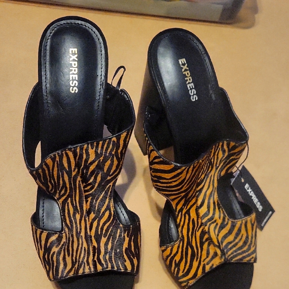 Express Women's Black and Brown Heeled Sandals